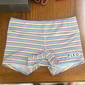 Fleo 3.25” shorts size medium